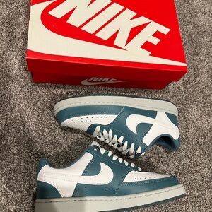 Nike Women’s Court Vision LO NN